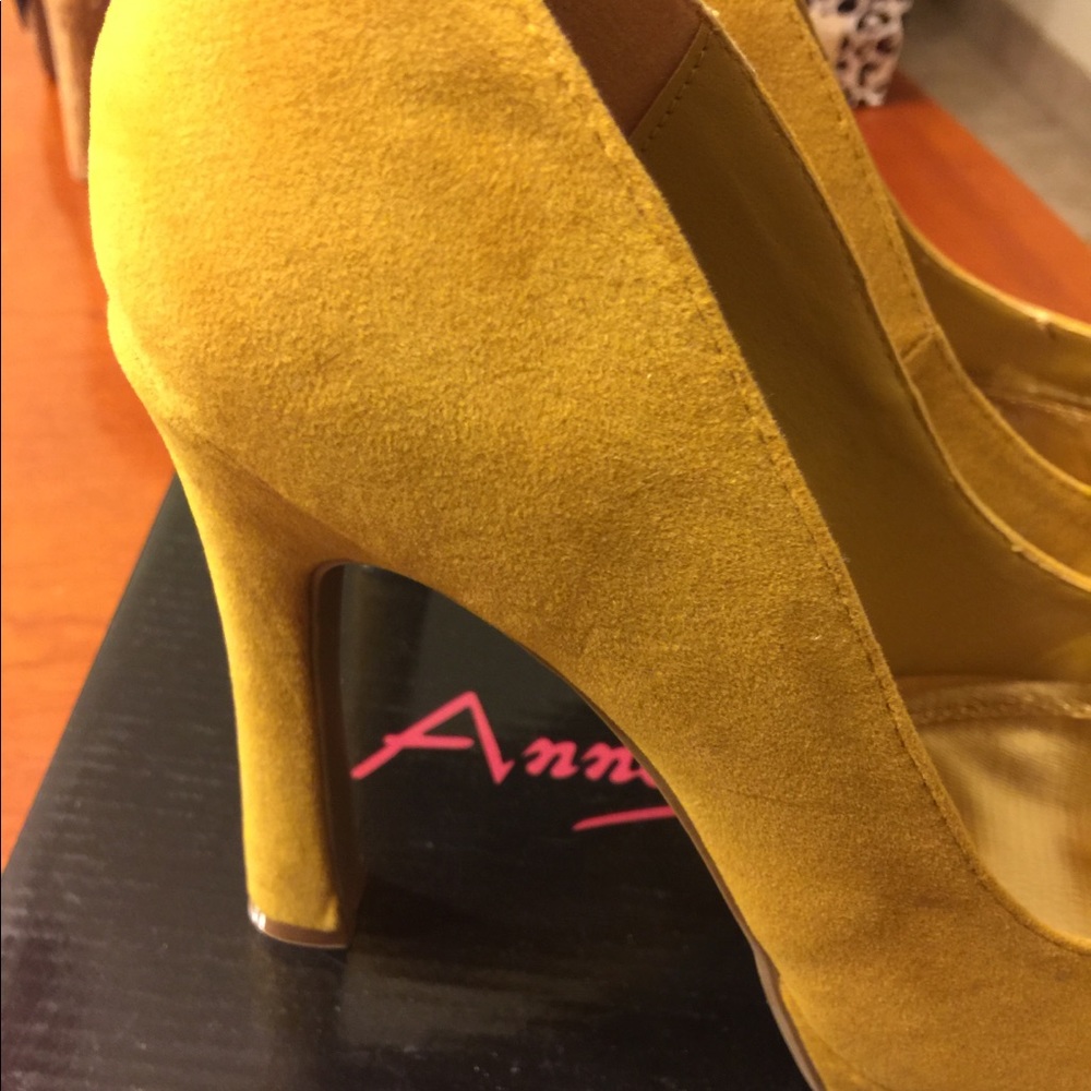 High heeled shoes. - Picture 2 of 2